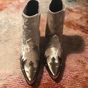 Size 6 Dolls Kill tan suede booties